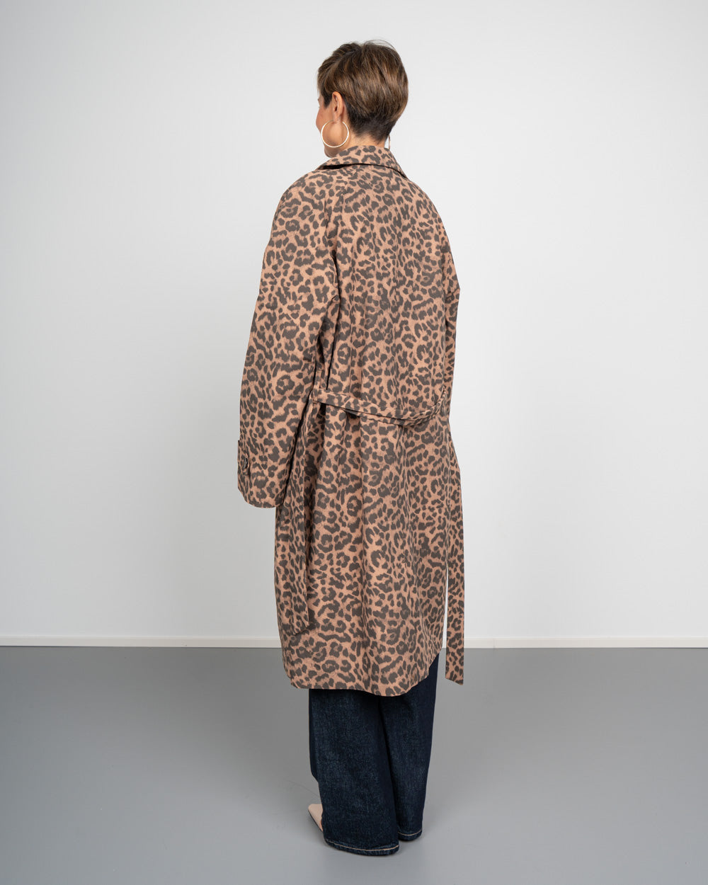 TRENCH FETINA NERO LEOPARDATO