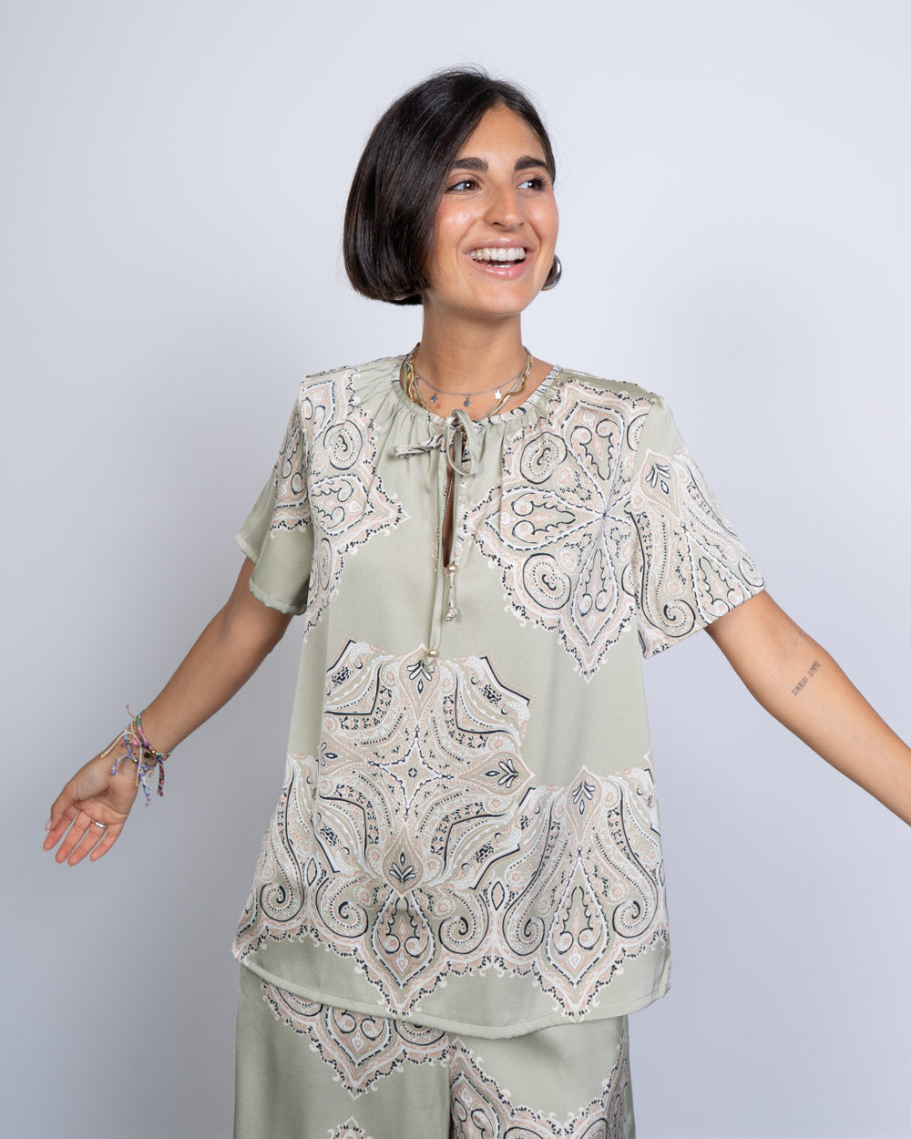BLUSA JANNIKE OLIVA